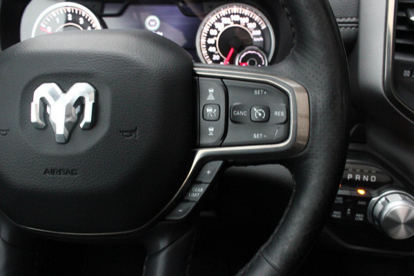 Dodge Ram 5.7 V8 HEMI 1500 BLACK EDITION / 100DKM / DIRECT RIJDEN / APPLE CARPLAY / 22 INCH / FULL BLACK / RED-LINE / SPORT / PANO