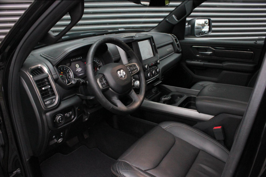 Dodge Ram 5.7 V8 HEMI 1500 BLACK EDITION / 100DKM / DIRECT RIJDEN / APPLE CARPLAY / 22 INCH / FULL BLACK / RED-LINE / SPORT / PANO