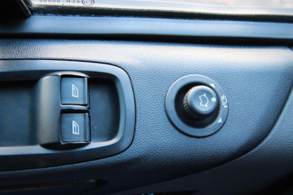 Ford Transit Custom 300 2.0 TDCI L2H1 Trend / Camera / Sync 3 / PDC / 3 zits