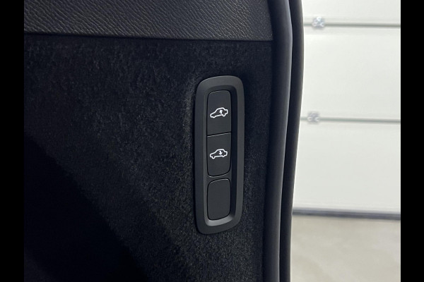 Volvo XC90 2.0 T8 Plug-in hybrid AWD Ultra Dark Luchtvering | Open dak | Head-up | Harman/Kardon | 360 Camera | Adapt. Cruise c.