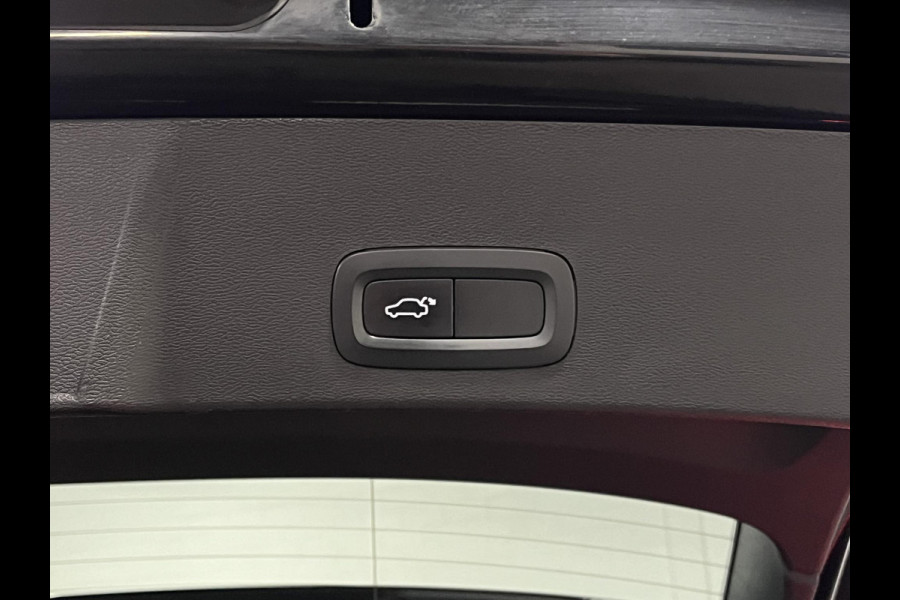 Volvo XC40 1.5 T3 R-Design Trekhaak | Cruise control | Achteruitrij camera | Stoelverwarming | Carplay