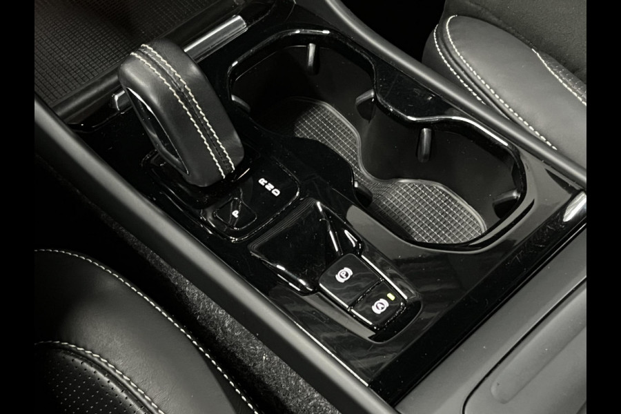 Volvo XC40 1.5 T3 R-Design Trekhaak | Cruise control | Achteruitrij camera | Stoelverwarming | Carplay