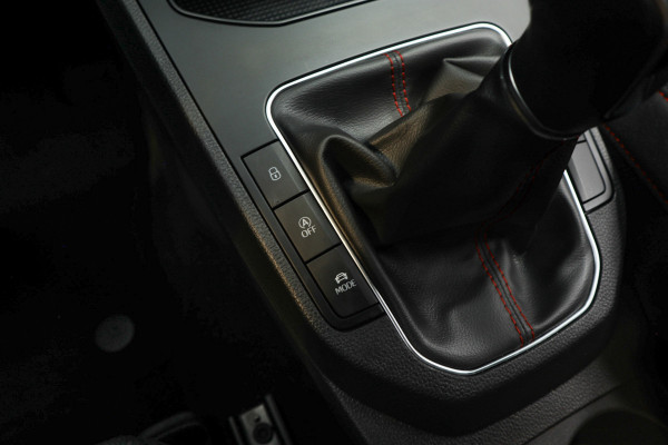 Seat Ibiza 1.0 TSI FR Navi Climate C. Virtual Camera Carplay PDC Zwarte binnenhemel LED LM velgen BTW auto