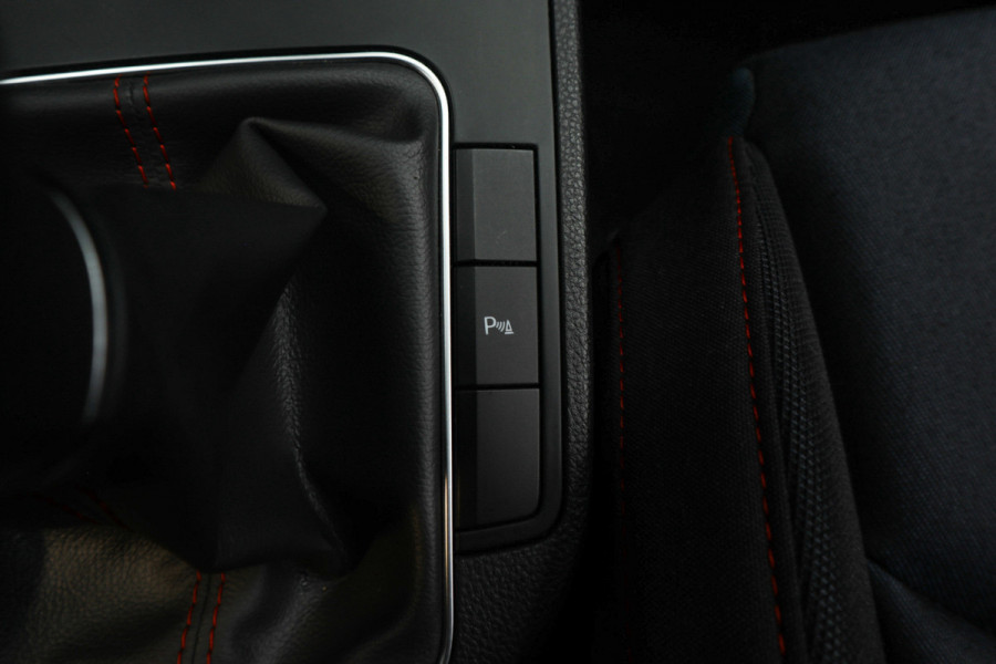 Seat Ibiza 1.0 TSI FR Navi Climate C. Virtual Camera Carplay PDC Zwarte binnenhemel LED LM velgen BTW auto