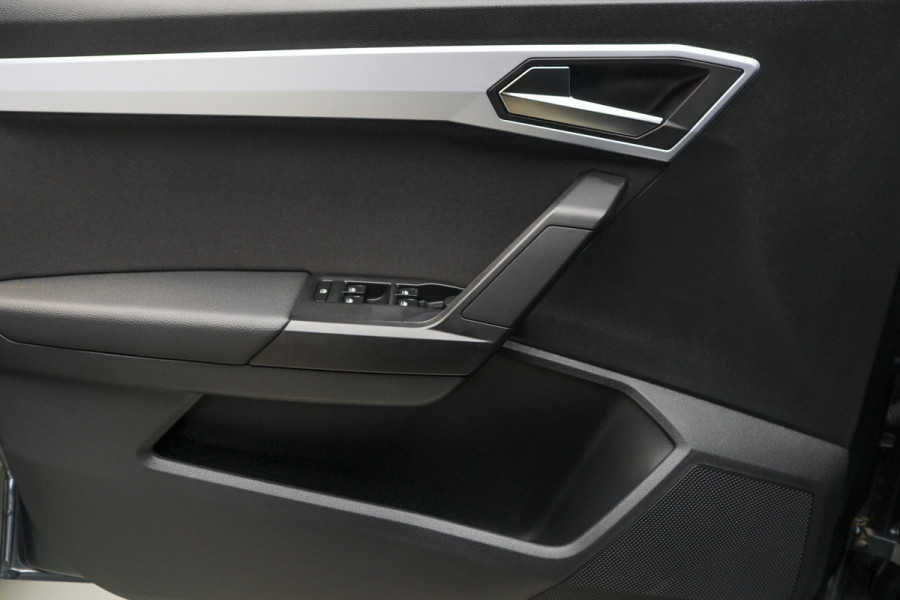 Seat Ibiza 1.0 TSI FR Navi Climate C. Virtual Camera Carplay PDC Zwarte binnenhemel LED LM velgen BTW auto