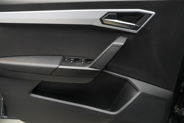 Seat Ibiza 1.0 TSI FR Navi Climate C. Virtual Camera Carplay PDC Zwarte binnenhemel LED LM velgen BTW auto