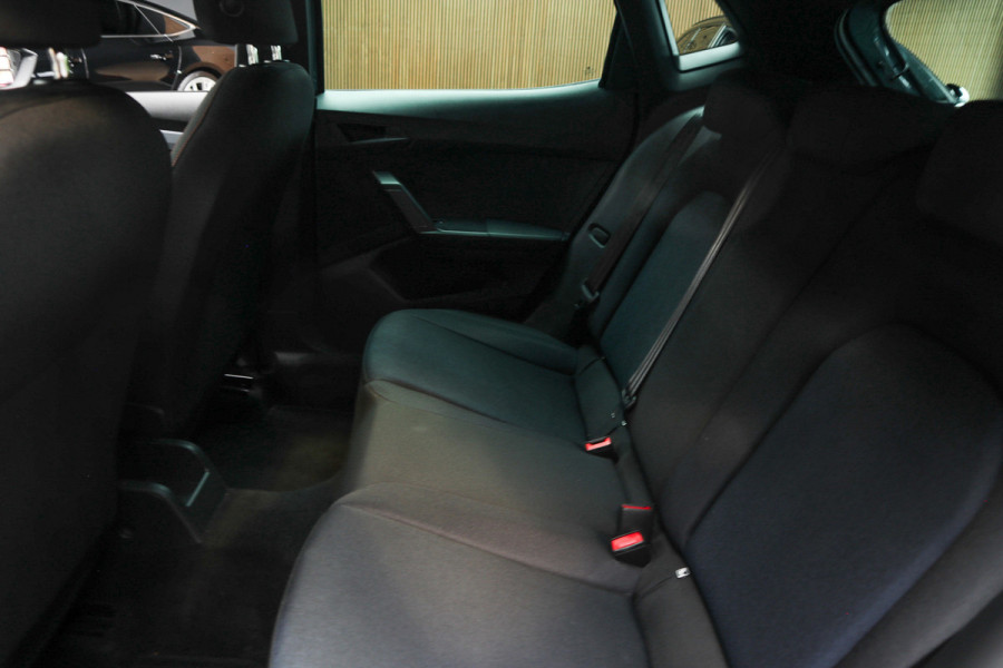 Seat Ibiza 1.0 TSI FR Navi Climate C. Virtual Camera Carplay PDC Zwarte binnenhemel LED LM velgen BTW auto