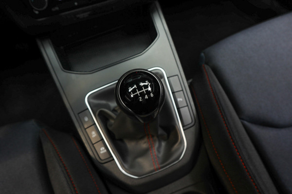 Seat Ibiza 1.0 TSI FR Navi Climate C. Virtual Camera Carplay PDC Zwarte binnenhemel LED LM velgen BTW auto