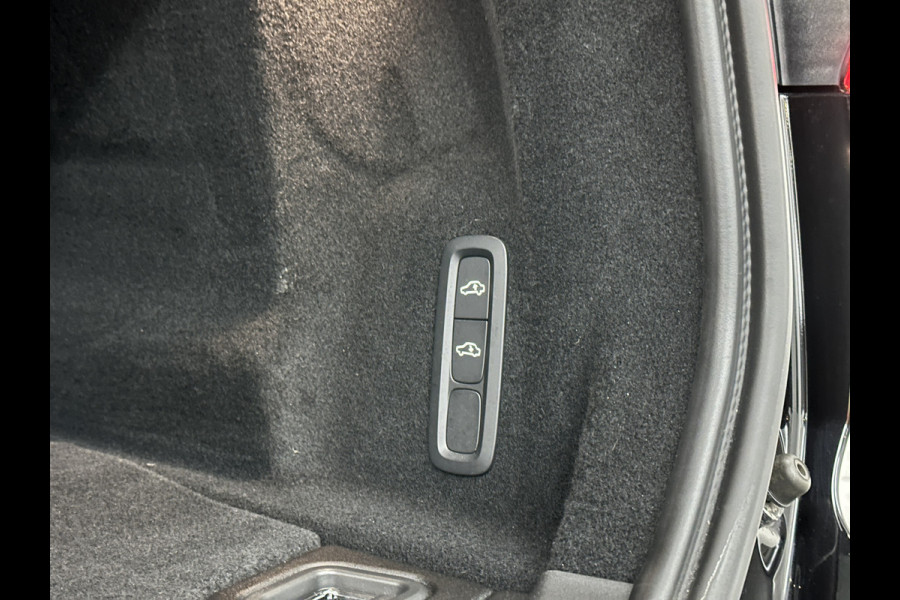 Volvo XC60 350PK Ultimate Bright | Bowers & Wilkins | Luchtvering | Panorama | Massage | ACC | 360 Camera | T6 | Stoelventilatie | Head-Up | Keyless-Entry | Orrefors Glaspook | Pilot-Assist | Stoelverwarming V+A | Stand-Kachel | Memory | Stuurverwarming | Dodehoek | Leder Dashboard | Carplay |