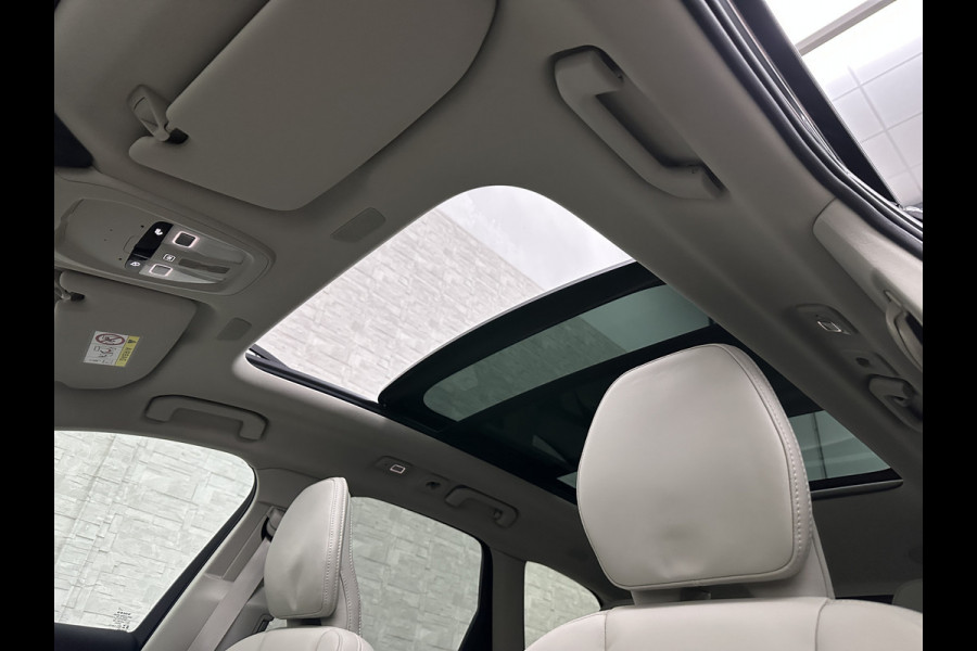 Volvo XC60 350PK Ultimate Bright | Bowers & Wilkins | Luchtvering | Panorama | Massage | ACC | 360 Camera | T6 | Stoelventilatie | Head-Up | Keyless-Entry | Orrefors Glaspook | Pilot-Assist | Stoelverwarming V+A | Stand-Kachel | Memory | Stuurverwarming | Dodehoek | Leder Dashboard | Carplay |