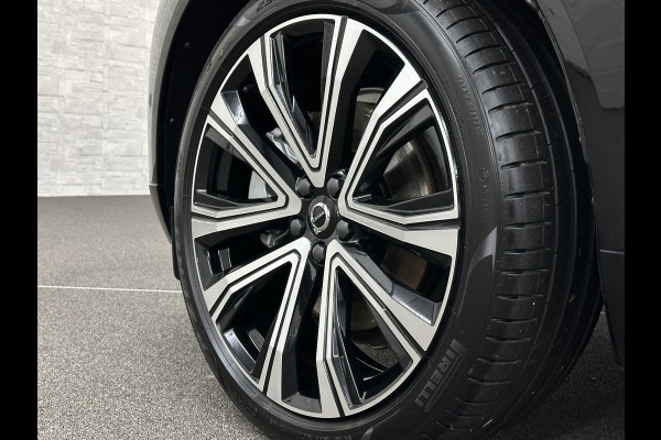 Volvo XC60 350PK Ultimate Bright | Bowers & Wilkins | Luchtvering | Panorama | Massage | ACC | 360 Camera | T6 | Stoelventilatie | Head-Up | Keyless-Entry | Orrefors Glaspook | Pilot-Assist | Stoelverwarming V+A | Stand-Kachel | Memory | Stuurverwarming | Dodehoek | Leder Dashboard | Carplay |