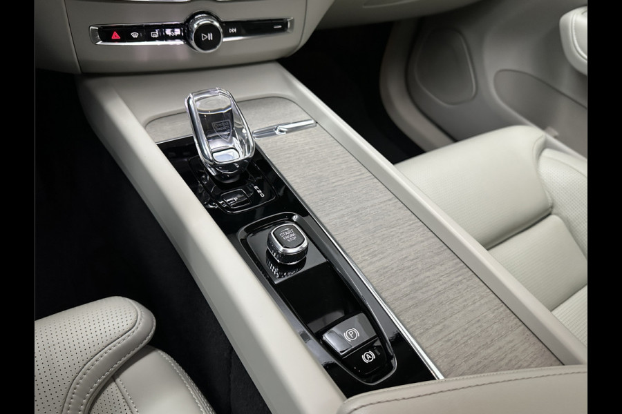 Volvo XC60 350PK Ultimate Bright | Bowers & Wilkins | Luchtvering | Panorama | Massage | ACC | 360 Camera | T6 | Stoelventilatie | Head-Up | Keyless-Entry | Orrefors Glaspook | Pilot-Assist | Stoelverwarming V+A | Stand-Kachel | Memory | Stuurverwarming | Dodehoek | Leder Dashboard | Carplay |