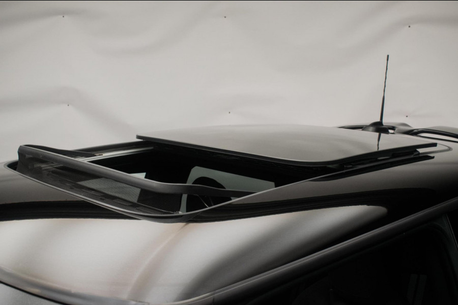 MINI Mini 1.5 Cooper John Cooper Works Dalston Edition ORG NL [ Panoramadak Harman Kardon HUD Digital Dash Alcantara ]