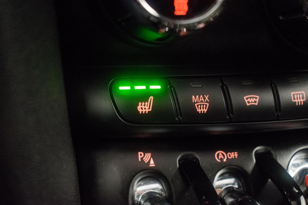 MINI Mini 1.5 Cooper John Cooper Works Dalston Edition ORG NL [ Panoramadak Harman Kardon HUD Digital Dash Alcantara ]