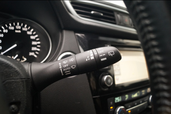 Nissan QASHQAI 1.2 N-Connecta -PANO-CAM-ECC-NAVI-TREKHAAK-
