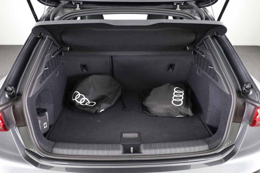Audi A3 Sportback 40 TFSI e S edition 204pk | Verlengde garantie | Parkeercamera | Adaptieve cruise controle | Optiek pakket zwart Plus | Extra getint glas