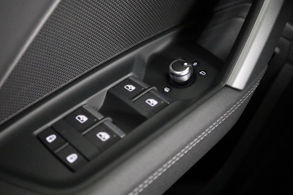 Audi A3 Sportback 40 TFSI e S edition 204pk | Verlengde garantie | Parkeercamera | Adaptieve cruise controle | Optiek pakket zwart Plus | Extra getint glas