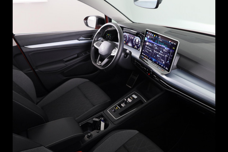 Volkswagen Golf 1.5 eTSI Life Edition GOAL 116 pk Automaat (DSG) | Verlengde garantie | Navigatie | Panoramadak | Parkeersensoren | Achteruitrijcamera | Stoelverwarming |