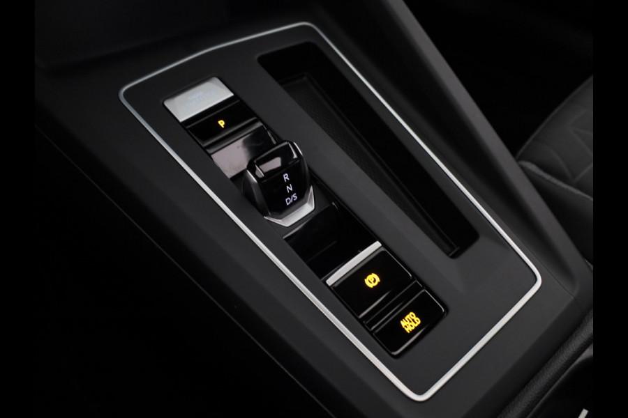 Volkswagen Golf 1.5 eTSI Life Edition GOAL 116 pk Automaat (DSG) | Verlengde garantie | Navigatie | Panoramadak | Parkeersensoren | Achteruitrijcamera | Stoelverwarming |