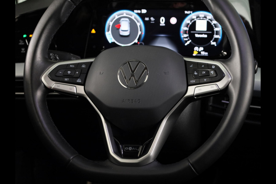 Volkswagen Golf 1.5 eTSI Life Edition GOAL 116 pk Automaat (DSG) | Verlengde garantie | Navigatie | Panoramadak | Parkeersensoren | Achteruitrijcamera | Stoelverwarming |