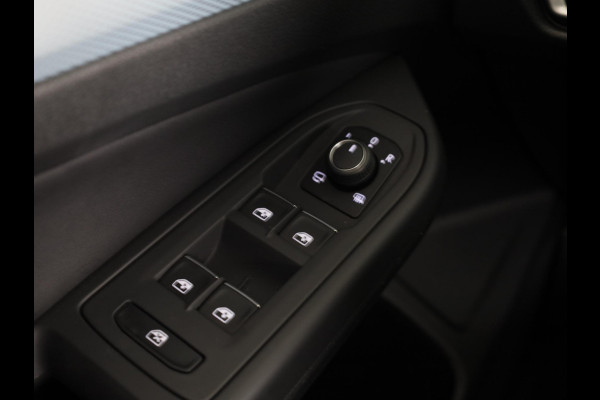 Volkswagen Golf 1.5 eTSI Life Edition GOAL 116 pk Automaat (DSG) | Verlengde garantie | Navigatie | Panoramadak | Parkeersensoren | Achteruitrijcamera | Stoelverwarming |