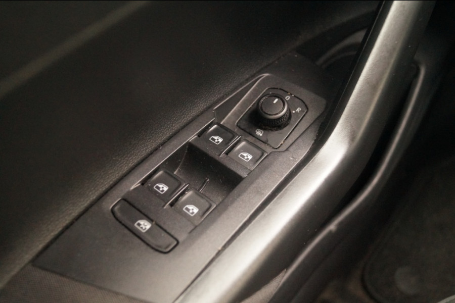 Volkswagen Polo 1.0 TSI Comfortline Business -ECC-PDC-NAVI-ACC-