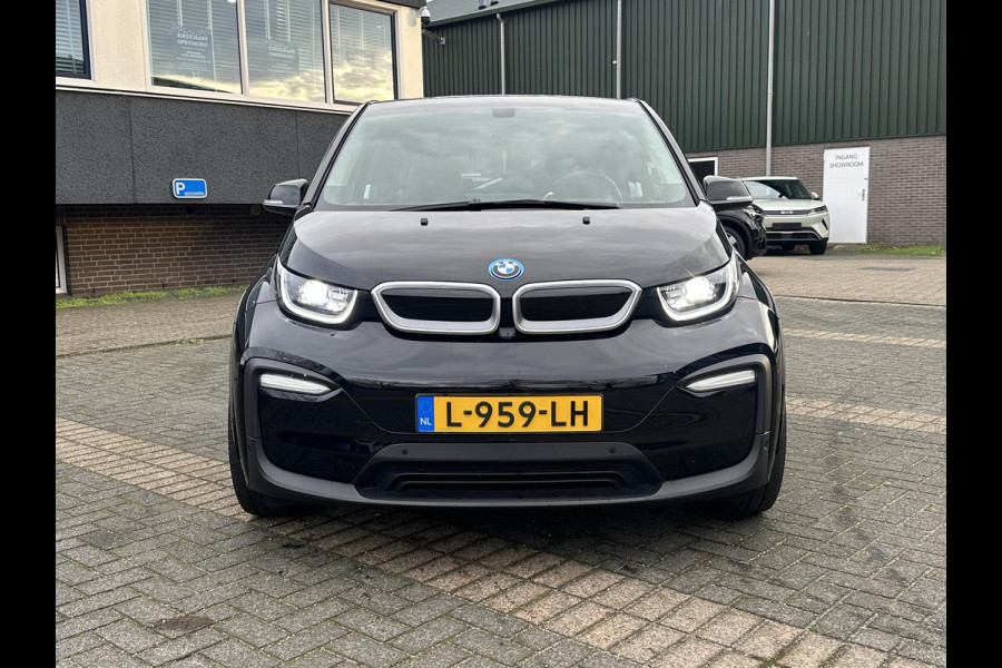 BMW i3 Dark Shadow Edition 120Ah 42 kWh VAN: €21.900,- VOOR: €19.877,- UW EINDEJAARSVOORDEEL: €2.023,- | HARMAN KARDON| ACHTERUITRIJCAMERA| STOELVERWARMING| WARMTEPOMP| COMFORT ACCESS