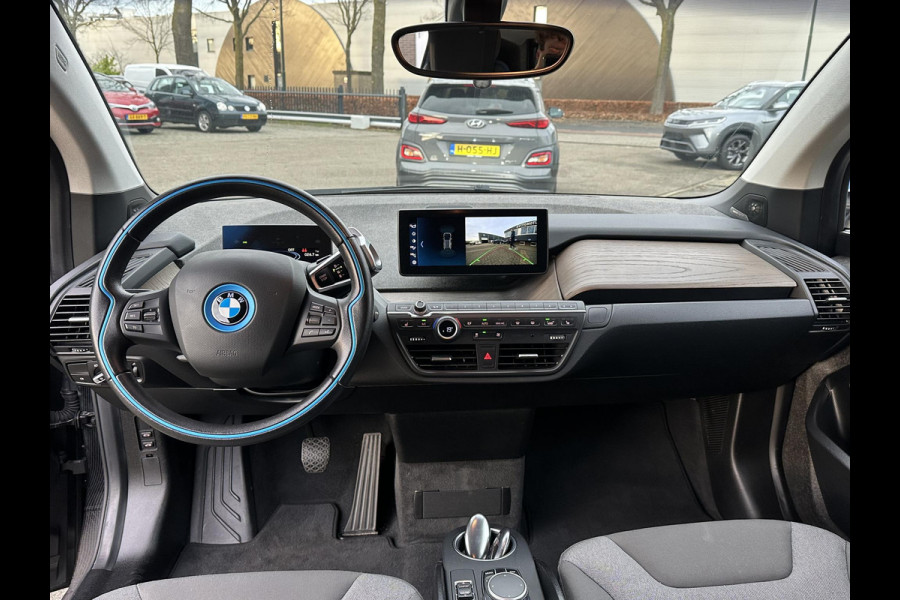 BMW i3 Dark Shadow Edition 120Ah 42 kWh VAN: €21.900,- VOOR: €19.877,- UW EINDEJAARSVOORDEEL: €2.023,- | HARMAN KARDON| ACHTERUITRIJCAMERA| STOELVERWARMING| WARMTEPOMP| COMFORT ACCESS