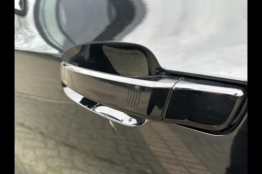 BMW i3 Dark Shadow Edition 120Ah 42 kWh VAN: €21.900,- VOOR: €19.877,- UW EINDEJAARSVOORDEEL: €2.023,- | HARMAN KARDON| ACHTERUITRIJCAMERA| STOELVERWARMING| WARMTEPOMP| COMFORT ACCESS