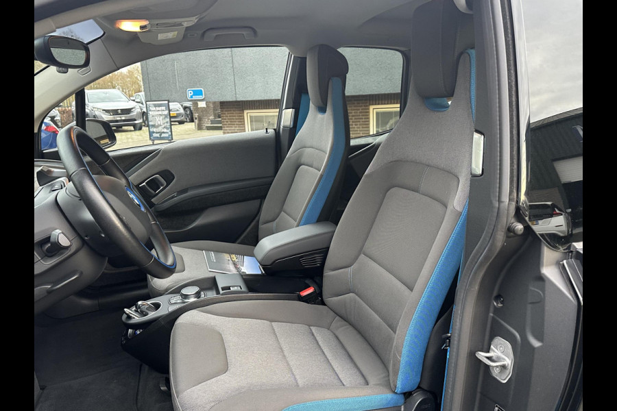 BMW i3 Dark Shadow Edition 120Ah 42 kWh VAN: €21.900,- VOOR: €19.877,- UW EINDEJAARSVOORDEEL: €2.023,- | HARMAN KARDON| ACHTERUITRIJCAMERA| STOELVERWARMING| WARMTEPOMP| COMFORT ACCESS