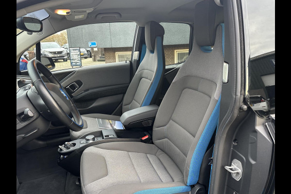 BMW i3 Dark Shadow Edition 120Ah 42 kWh VAN: €21.900,- VOOR: €19.877,- UW EINDEJAARSVOORDEEL: €2.023,- | HARMAN KARDON| ACHTERUITRIJCAMERA| STOELVERWARMING| WARMTEPOMP| COMFORT ACCESS