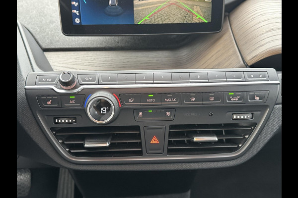 BMW i3 Dark Shadow Edition 120Ah 42 kWh VAN: €21.900,- VOOR: €19.877,- UW EINDEJAARSVOORDEEL: €2.023,- | HARMAN KARDON| ACHTERUITRIJCAMERA| STOELVERWARMING| WARMTEPOMP| COMFORT ACCESS