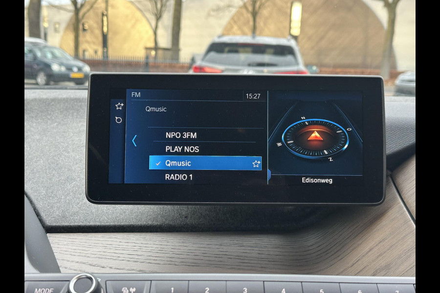 BMW i3 Dark Shadow Edition 120Ah 42 kWh VAN: €21.900,- VOOR: €19.877,- UW EINDEJAARSVOORDEEL: €2.023,- | HARMAN KARDON| ACHTERUITRIJCAMERA| STOELVERWARMING| WARMTEPOMP| COMFORT ACCESS