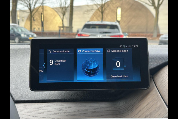 BMW i3 Dark Shadow Edition 120Ah 42 kWh VAN: €21.900,- VOOR: €19.877,- UW EINDEJAARSVOORDEEL: €2.023,- | HARMAN KARDON| ACHTERUITRIJCAMERA| STOELVERWARMING| WARMTEPOMP| COMFORT ACCESS