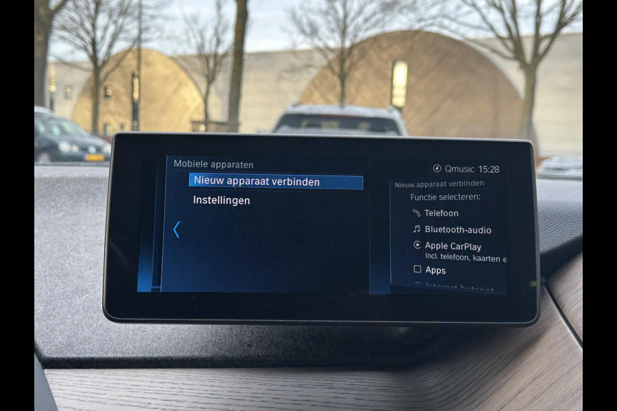 BMW i3 Dark Shadow Edition 120Ah 42 kWh VAN: €21.900,- VOOR: €19.877,- UW EINDEJAARSVOORDEEL: €2.023,- | HARMAN KARDON| ACHTERUITRIJCAMERA| STOELVERWARMING| WARMTEPOMP| COMFORT ACCESS