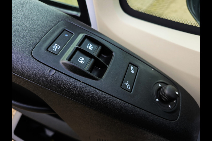 Peugeot Boxer 2.2 BlueHDi L2 H2 3.5T 140 Pk - Euro 6 - Navi - Airco - Cruise Control