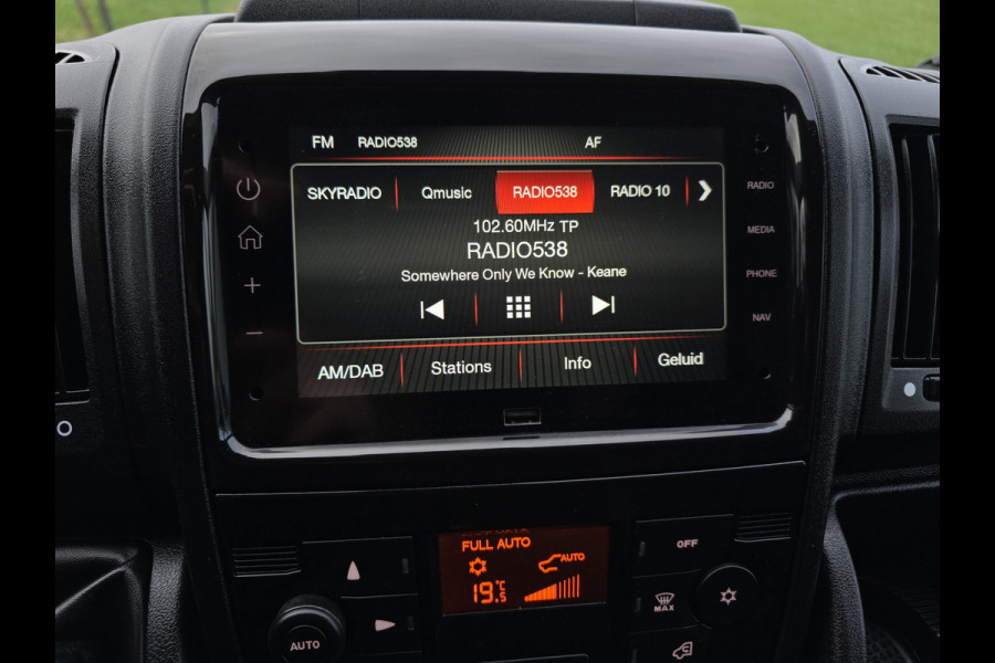 Peugeot Boxer 2.2 BlueHDi L2 H2 3.5T 140 Pk - Euro 6 - Navi - Airco - Cruise Control