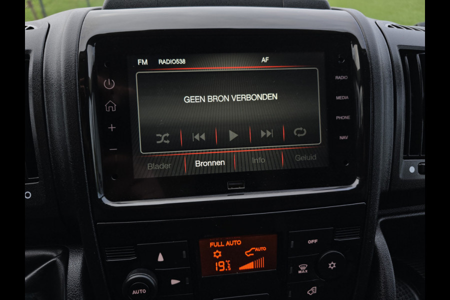 Peugeot Boxer 2.2 BlueHDi L2 H2 3.5T 140 Pk - Euro 6 - Navi - Airco - Cruise Control