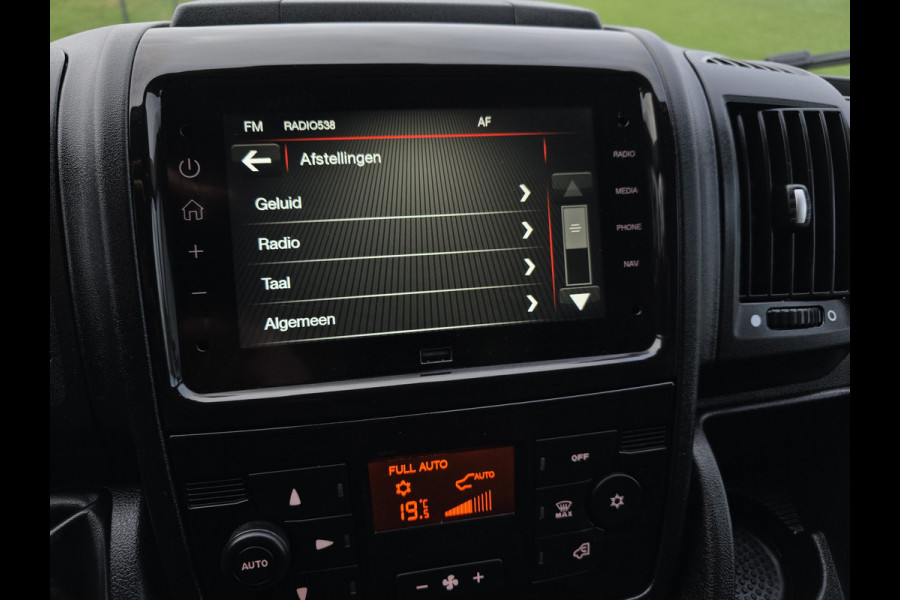 Peugeot Boxer 2.2 BlueHDi L2 H2 3.5T 140 Pk - Euro 6 - Navi - Airco - Cruise Control