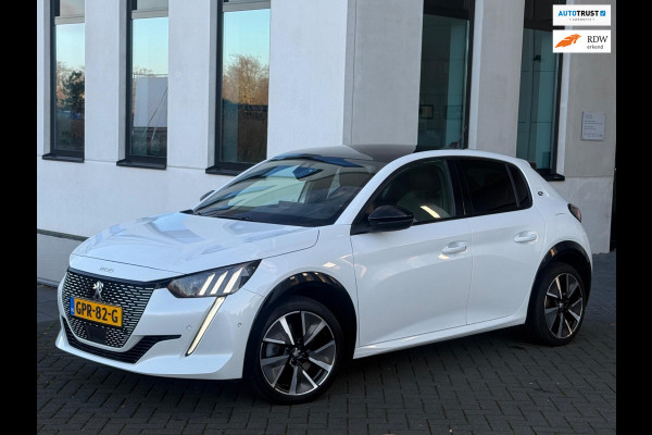 Peugeot e-208 EV GT 350 50 kWh, fase 3, panoramadak, 360 camera, 1/2 lederen sportinterieur,stoelverwarming, parelmoer, 17 inch