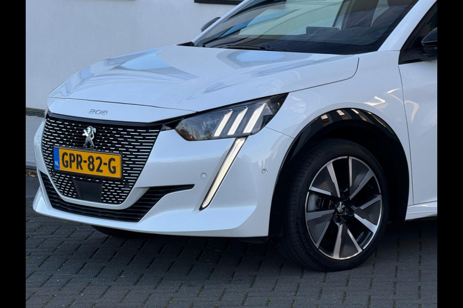 Peugeot e-208 EV GT 350 50 kWh, fase 3, panoramadak, 360 camera, 1/2 lederen sportinterieur,stoelverwarming, parelmoer, 17 inch