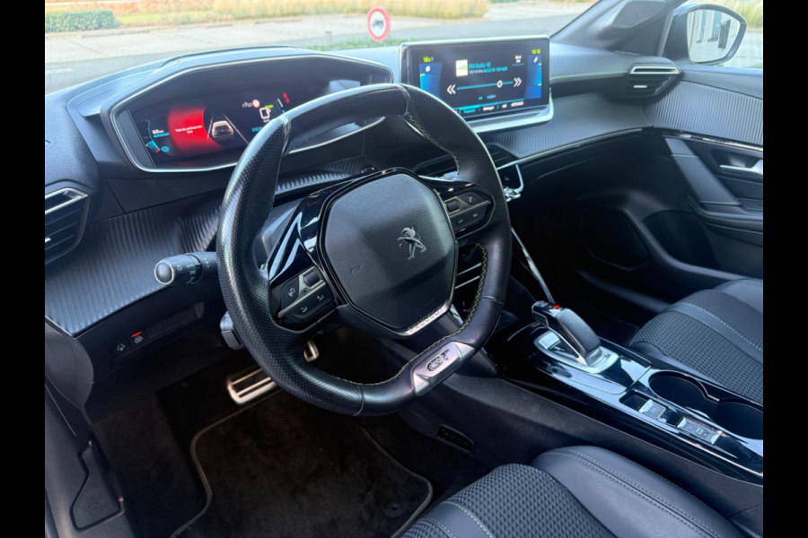 Peugeot e-208 EV GT 350 50 kWh, fase 3, panoramadak, 360 camera, 1/2 lederen sportinterieur,stoelverwarming, parelmoer, 17 inch