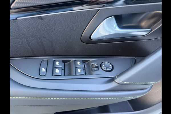 Peugeot e-208 EV GT 350 50 kWh, fase 3, panoramadak, 360 camera, 1/2 lederen sportinterieur,stoelverwarming, parelmoer, 17 inch