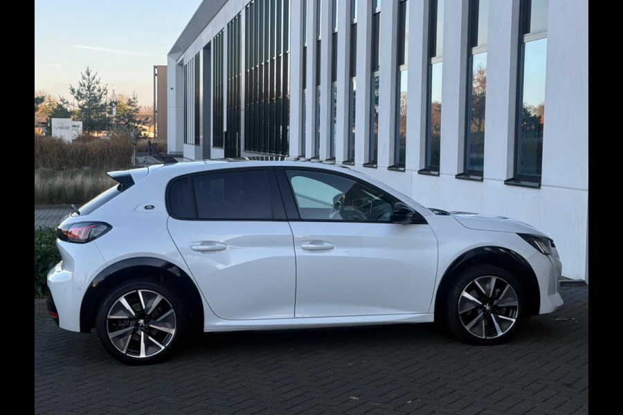 Peugeot e-208 EV GT 350 50 kWh, fase 3, panoramadak, 360 camera, 1/2 lederen sportinterieur,stoelverwarming, parelmoer, 17 inch