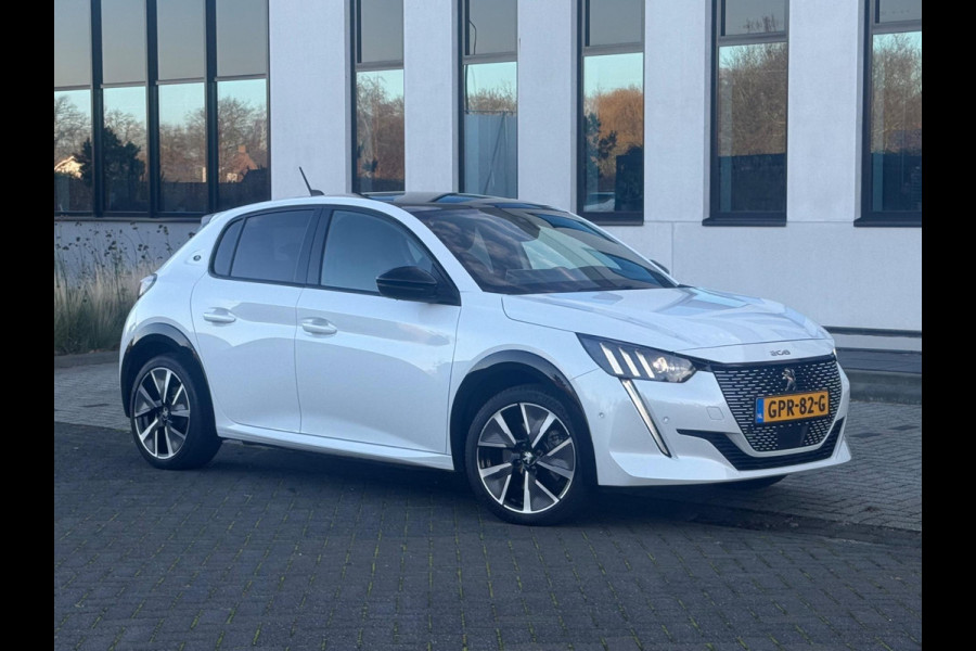Peugeot e-208 EV GT 350 50 kWh, fase 3, panoramadak, 360 camera, 1/2 lederen sportinterieur,stoelverwarming, parelmoer, 17 inch