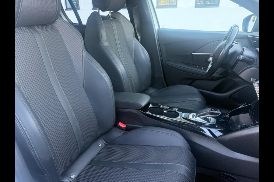 Peugeot e-208 EV GT 350 50 kWh, fase 3, panoramadak, 360 camera, 1/2 lederen sportinterieur,stoelverwarming, parelmoer, 17 inch