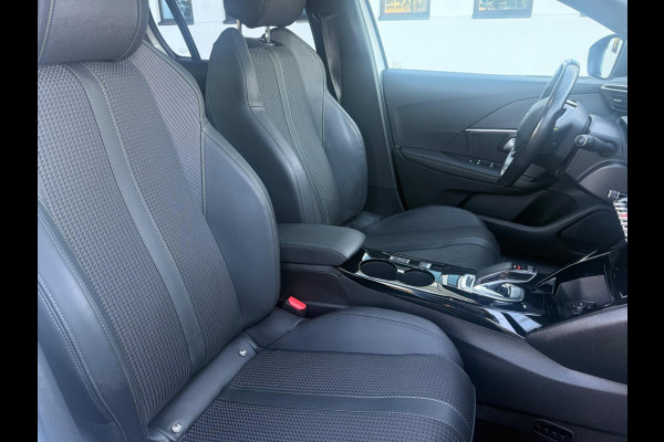 Peugeot e-208 EV GT 350 50 kWh, fase 3, panoramadak, 360 camera, 1/2 lederen sportinterieur,stoelverwarming, parelmoer, 17 inch