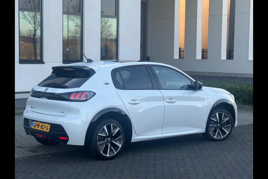 Peugeot e-208 EV GT 350 50 kWh, fase 3, panoramadak, 360 camera, 1/2 lederen sportinterieur,stoelverwarming, parelmoer, 17 inch