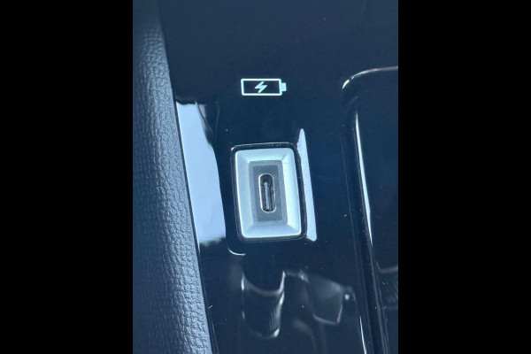 Peugeot e-208 EV GT 350 50 kWh, fase 3, panoramadak, 360 camera, 1/2 lederen sportinterieur,stoelverwarming, parelmoer, 17 inch