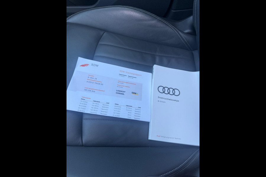 Audi e-tron 50 quattro Business edition Plus 71 kWh, panoramadak, leder, stoelverwarming, camera, NL auto met nap